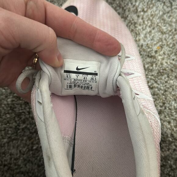 NIKE Women's Quest Pink Foam Running Shoes Size 9.5 - Picture 6 of 6